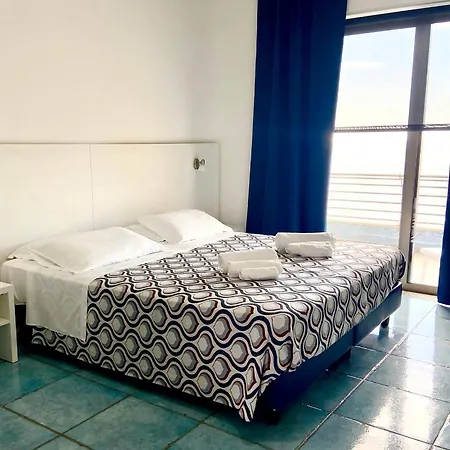 Hotel Caponettuno Frontemare Capo dʼOrlando